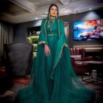 Elham Ali Instagram - وهل يُلام الطفل في حُب أمه؟ #السعودي_لايلام 🇸🇦💚 الحمد لله على نعمة #سعوديتنا Designer @saraaltwaim.s Styled by @ziadalsaleh Special thanks to: @abdulrahmanamjad @hana_m_abdullah @asaljehanii @mohannad_am @mbctalent @hanan.ello #الهام_علي #خالد_صقر #اليوم_الوطني_السعودي 🇸🇦🇸🇦🇸🇦🇸🇦🇸🇦🇸🇦🇸🇦