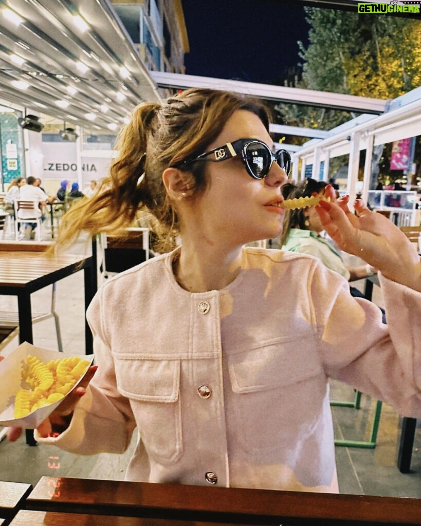 Elif Doğan Instagram - always fries before guys hun, always 🍟