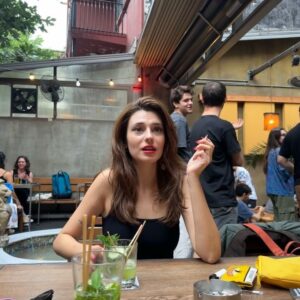 Elif Doğan Instagram - Saatlerce anlattığım her hikayemin böyle başlaması…