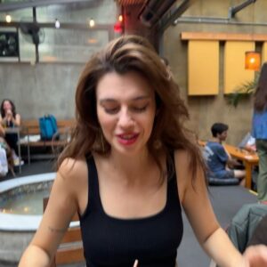 Elif Doğan Instagram - Saatlerce anlattığım her hikayemin böyle başlaması…
