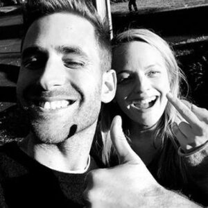 Elisabeth Moss Instagram - When you realize you have the number one movie in America and the world...oh and it’s lead by a woman.😜👊🏻💃🏼 Thank you SO MUCH to everyone who went to see @theinvisiblemanmovie this weekend!!!! We love you from the bottom of our hearts!!! ❤️❤️❤️ @ojacksoncohen @blumhouse @universalpictures #leighwannell #theinvisibleman