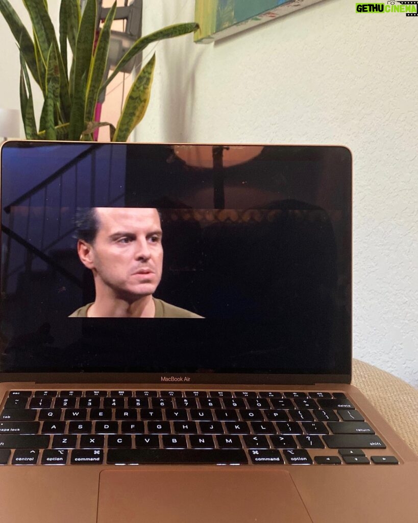 Elisabeth Moss Instagram - Andrew Scott, you are one of the greatest actors that has ever lived. Period. Thank you @oldvictheatre for bringing this new work to our homes and keeping theater alive. ❤️ #andrewscott
