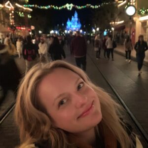 Elisabeth Moss Instagram - The happiest place on earth and we take it very seriously... ❤️🎄❤️ @disneyland