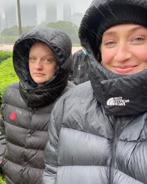 Elisabeth Moss Instagram - Chicago summer, baby 😎  @loveandsqualorpictures