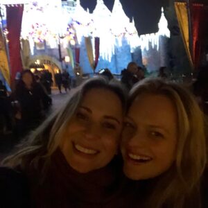 Elisabeth Moss Instagram - The happiest place on earth and we take it very seriously... ❤️🎄❤️ @disneyland
