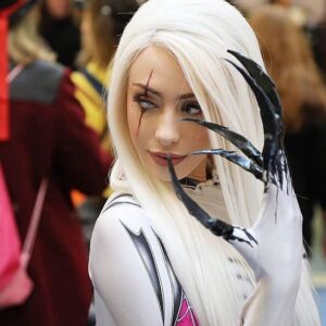 Elise Laurenne Instagram - MONTREAL COMIC CON! IM GOING TO BE IN YOU! I will be appearing at the @headrushbrand booth (Booth #1826) all weekend! Come meet me and take pictures 💕 I will have prints! 
Times:
Friday 1:30 - 7:00 PM
Saturday 10:00 - 6:00 PM
Sunday 10:00 - 4:00 PM
#headrushbrand