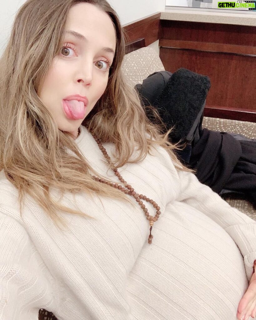 Eliza Dushku Instagram - 📿🤰🏻😝 we got love for everyone ✌️🖖🤘