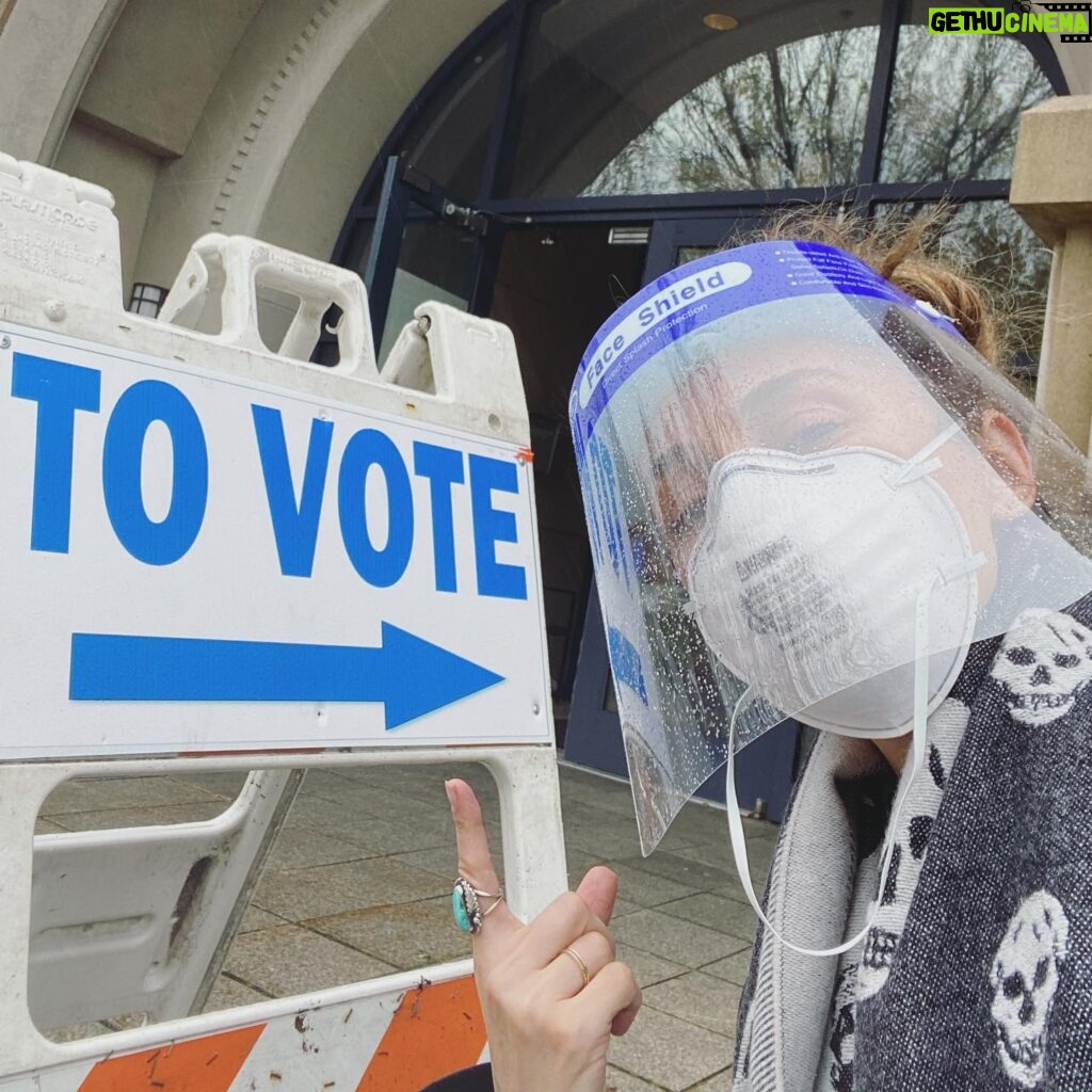 Eliza Dushku Instagram - HI! #iVOTED #VOTEEARLY #VOTESAFELY #VOTE #VOTING #VOTETIME #VOTINGISCOOL #VOTINGISFUN #VOTINGISSEXY #VOTINGISIMPERATIVE *I VOTED FOR JOE BIDEN & KAMALA HARRIS BECAUSE I VALUE OUR #DEMOCRACY & CARE ABOUT MY (& YOUR) CHILD’s FUTURE, THE PLANET 🌏 #HEALTHCARE FOR ALL, #HUMANRIGHTS, #BLM, #LGBTQ #WOMENSVALUES #RESPECTFORHUMANS #KIDSNOTINCAGES #HUMANITY #ENDINGTHEPANDEMIC AND MORE...! XO 🇺🇸✅ @joebiden @kamalaharris