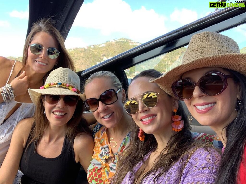 Eliza Dushku Instagram - Lurvvve this ✨🌊♥️☀️crew~LPH🙏for such a #HappyBirthday for my bu! #Sister-ladies here’s to all of #OurBaby 😅🥰 #👯‍♀️👭🧜🏼‍♀️🧘🏻‍♀️💃🏻