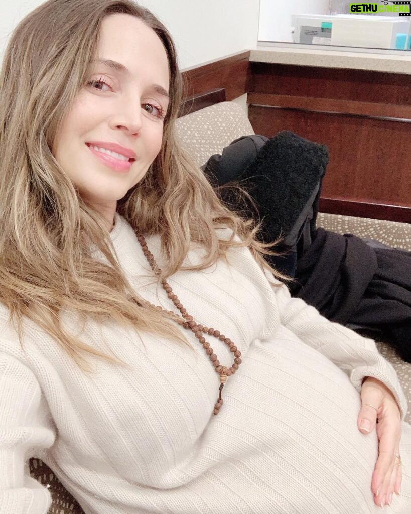 Eliza Dushku Instagram - 📿🤰🏻😝 we got love for everyone ✌️🖖🤘