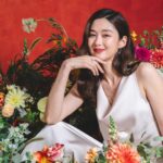 Eliza Sam Instagram – Recently did this shoot and I was so happy to be surrounded by flowers, because I love flowers haha!
One of the questions they asked me was “if you were a flower, what kind would you be?” The old me would have wanted to pick a Peony🌸 because I admire its beauty and it has to be taken care of delicately. Nowadays, I really admire daisies🌼-they are cute, but also strong, durable and they can thrive in the wild (which having 2 boys sometimes feel like😅）! 

Which would you rather live as?