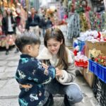 Eliza Sam Instagram - My Xmas shopping buddy🥰 Last pic… this kid is determined🙈