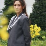 Eliza Sam Instagram - Some people think it’s a waste of money to buy flowers, but I think that the joy they bring is worth something too🌻 What do you think?⬇️