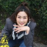 Eliza Sam Instagram - Some people think it’s a waste of money to buy flowers, but I think that the joy they bring is worth something too🌻 What do you think?⬇️
