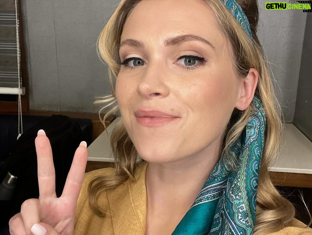 Eliza Taylor Instagram - What can I say about shooting this episode?? It. Was. Epic. I feel so blessed to be a part of the #QuantumLeap team! Incredible crew, incredible cast. #Nomad was such a special episode for all of us!! ESPECIALLY given we got to shoot it in Egypt. Still pinching myself. Hope you enjoyed it on @nbc and if you missed out don’t worry, you can stream it on @peacock THIS IS ONE TO WATCH ❤️🙌💃🏼