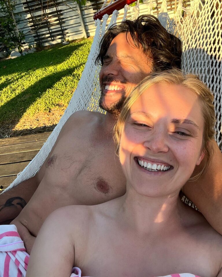 Eliza Taylor Instagram - Shiny Happy People ☀️🌴💕
