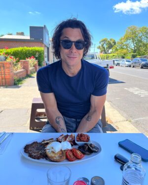 Eliza Taylor Instagram - Breakky with the best 😍