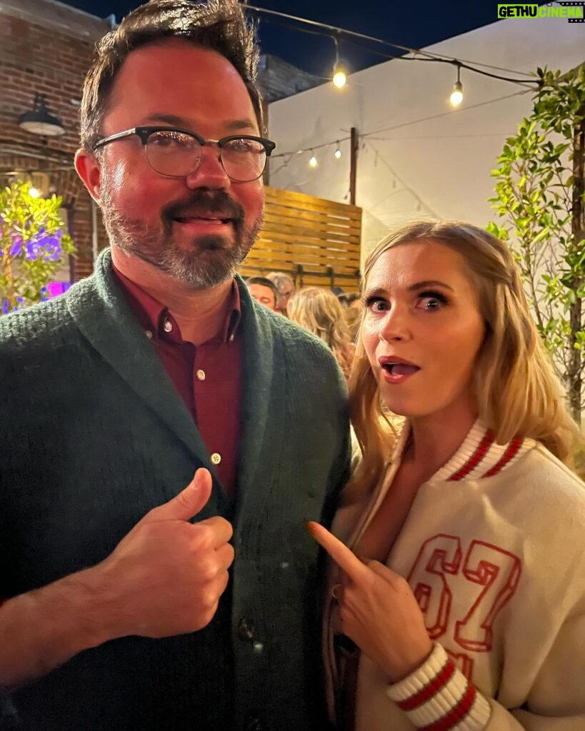 Eliza Taylor Instagram - Oh what a night 🎶🥳💃🏼❤️ #quantumleap #wrapparty
