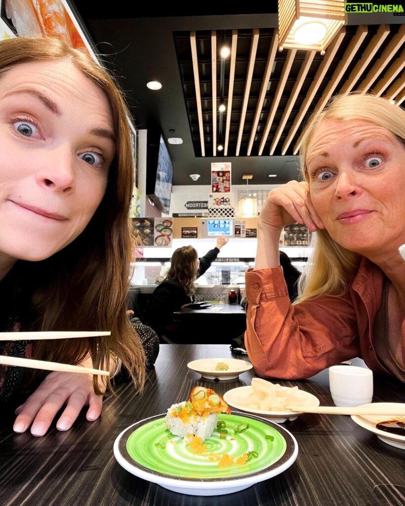 Eliza Taylor Instagram - So good to have mumma bear in town!! Also - I can eat sushi again. Today is a very good day 🤗💕