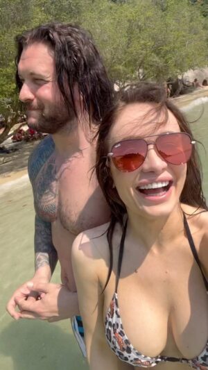 Elizabeth Chihaia Instagram - More confirmations today that marrying my best friend was a good decision despite her putting my life in danger all the time.
And yes, finally we are back! 🇹🇭 ☀️ 🏝️
#Thailand #KohTao