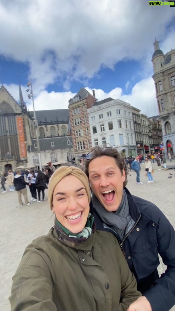Elizabeth Henstridge Instagram - Amsterdam here we come!! [🤞] @zacharyburrabel #travel