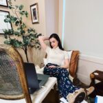 Elizabeth Henstridge Instagram - sneaky press morning at home - not mad at it 👑🐶 #suspicion @appletvplus