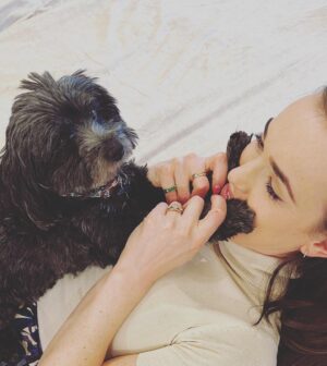 Elizabeth Henstridge Instagram - sneaky press morning at home - not mad at it 👑🐶

#suspicion @appletvplus