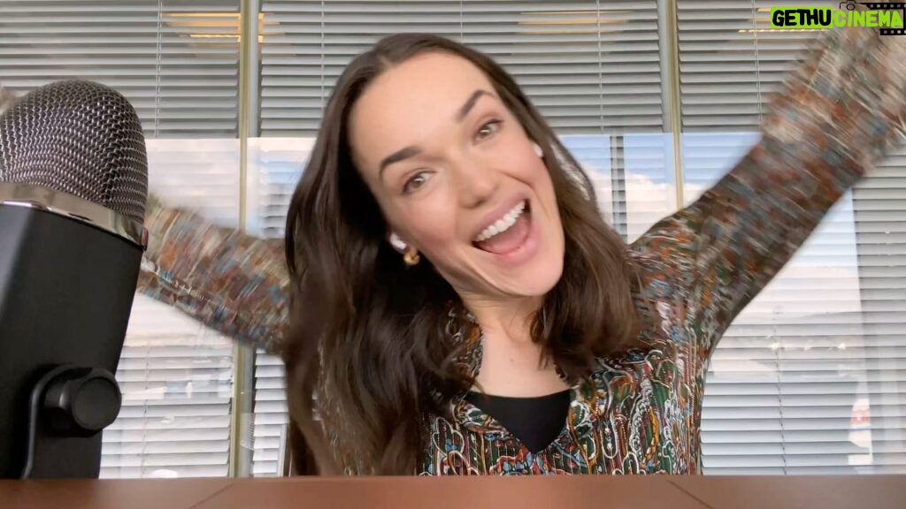 Elizabeth Henstridge Instagram - 💥 WE MADE IT 💥 The finale of The Watch Along: Suspicion Edition is uuuuuup. Thank you the creator of Suspicion Rob Williams for sharing his brilliant advice, inside intel and wonderful energy!! And THANK YOU to everyone who’s been along for this journey!!! WHAT FUN! 😘😘😘 #suspicion @appletvplus @appletv