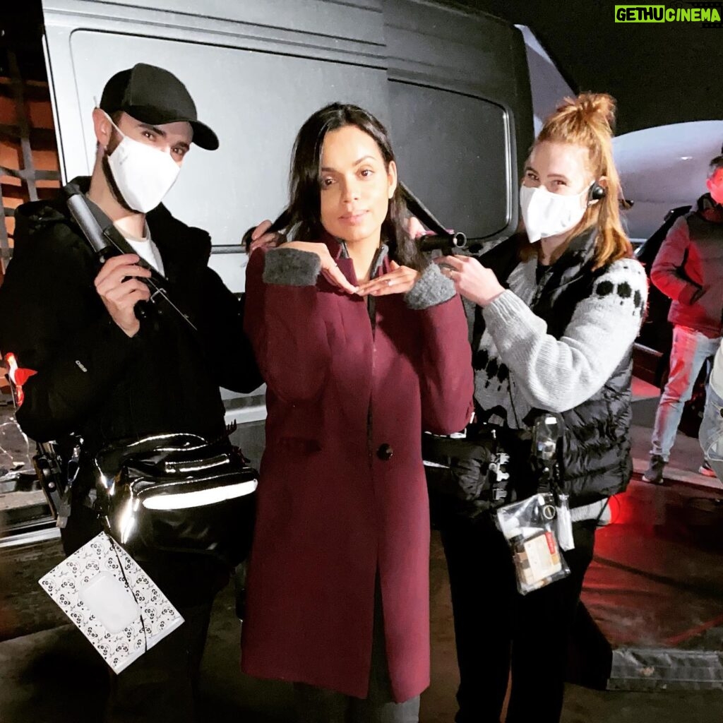 Elizabeth Henstridge Instagram - Episode 4 📸 one of my favs to shoot, where we collectively lost our minds w rainy night shoots and shower caps. Just. The. Best. Enjoyyyyy. ❤️‍🔥 #suspicion @appletvplus