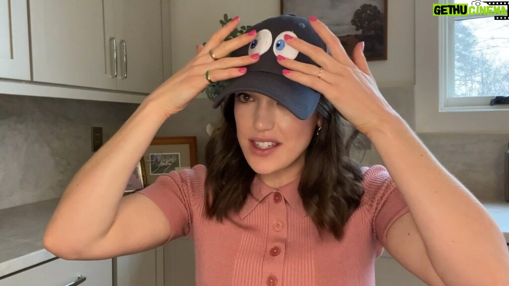 Elizabeth Henstridge Instagram - Oh Heeeeey! #cantstopwontstop 😂🤓 Here's the intro to The Watch Along: Suspicion Edition Episode FOUR w the amayyyyzing @galicecampbell !!! linkzzz in bio to the youtube and podcast xxxx #suspicion @appletvplus @appletv 🔥