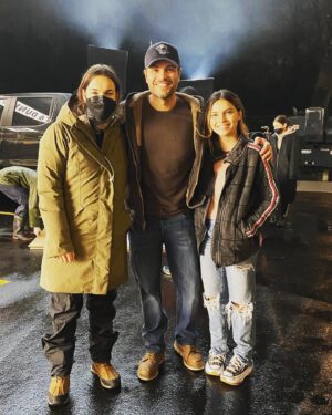 Elizabeth Henstridge Instagram - ✨ magic time with magic people ✨ 

Lois Lane. Lana Lang. Like what?! 

🤩 @bitsietulloch & @echriqui 🤩 along with all the actors in the show are the most talented and lovely humans 🎊

Are you all caught up?? 

@cwsupermanandlois on the @thecw #207 #director