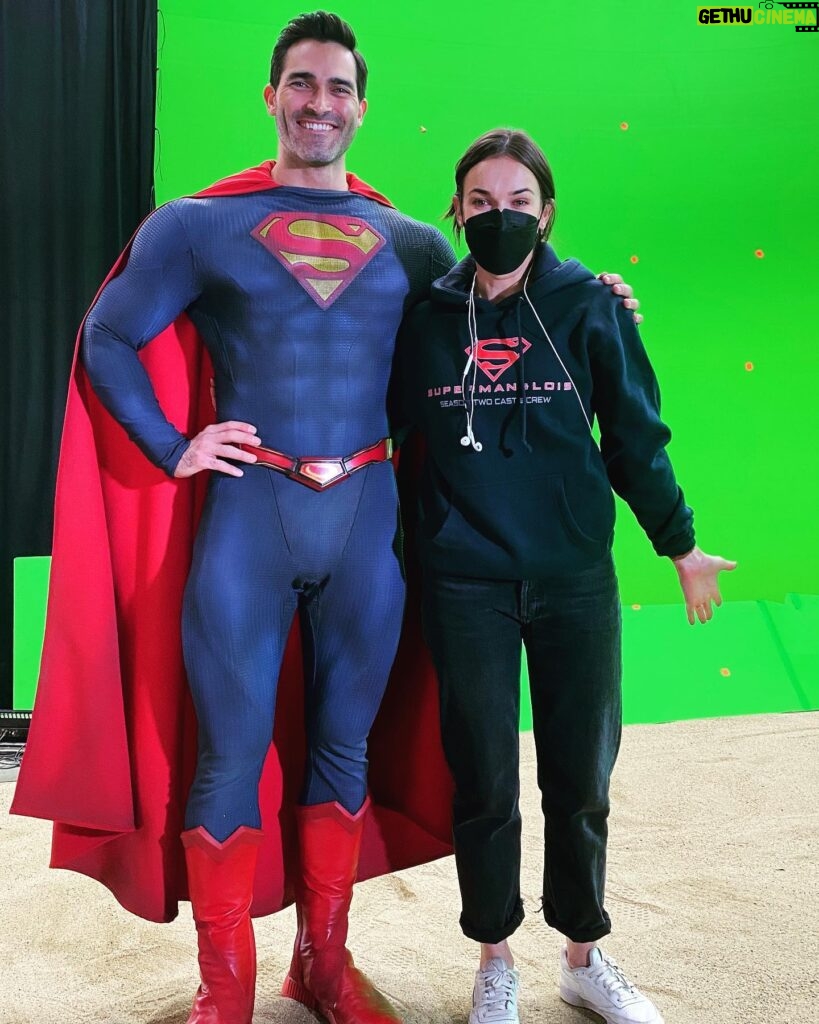 Elizabeth Henstridge Instagram - Here. Is. Me. With. Superman. 🤯 and Tal Rho 🤯 and the AD/DP dream team that is @iansamoildirector and @_stephenmaier 🙏 @cwsupermanandlois #207 #director Ps can you imagine HOW much I LOVED the sweatshirt they gave me 😭💔. Wore it everyday. Obv.
