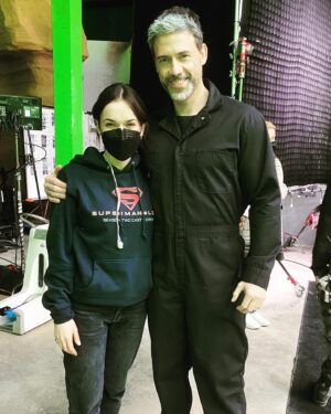 Elizabeth Henstridge Instagram - Here. Is. Me. With. Superman. 🤯 

and Tal Rho 🤯

and the AD/DP dream team that is @iansamoildirector and @_stephenmaier 🙏

@cwsupermanandlois #207 #director 

Ps can you imagine HOW much I LOVED the sweatshirt they gave me 😭💔. Wore it everyday. Obv.