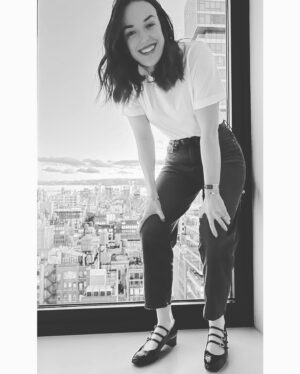 Elizabeth Henstridge Instagram - “I’m just gonna get up on the window ledge real quick.” “Oh. Okay, why?” “Bc I’ve got my new shoes on”

🌟 @carelparis 🌟 #carelparis 🌟