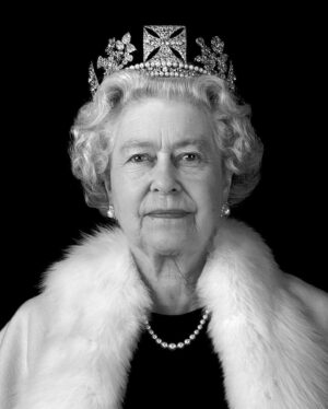 Elizabeth Henstridge Instagram - Thank you our Queen. 

To grow up with a Queen, an indescribable honour, especially in its normality. Serving for seventy years and up to the very end. Inspirational beyond words. Thank you, thank you.

🤍