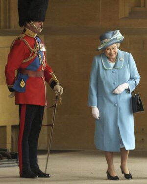 Elizabeth Henstridge Instagram - Thank you our Queen. 

To grow up with a Queen, an indescribable honour, especially in its normality. Serving for seventy years and up to the very end. Inspirational beyond words. Thank you, thank you.

🤍