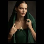 Elizaveta Boyarskaya Instagram - Немного нарциссизма в цветной и черно-белой вариациях 🌼Narcissus🌼. 📸Photo @aksentievaa 💍Jewelry @tousjewelry 🎨MakeUp @olyapetrova_beautystudio. 💃🏻Style @tatyanakochnova_official @sharm.nelly
