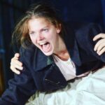 Elizaveta Boyarskaya Instagram - Кама Миронович Гинкас! 80 лет! Ура!!! С Юбилеем!!! Никогда не забуду Ваш звонок: «Лиза, здравствуйте, Кама Гинкас беспокоит. Скажите, как Вы относитесь у Лескову? И что думаете о том, чтобы сыграть Катерину Львовну?». Теперь я счастлива приезжать и быть , пусть только на вечер, частью изумительной труппы МТЮЗа и играть в спектакле «Леди Макбет нашего уезда». Это большая честь и радость. Здоровья!!! Здоровья !!! Здоровья!!!Вдохновения!!! Планов и свершений! #камагинкас #юбилей #режиссер #мтюз #учениктовстоногова #ледимакбетнашегоуезда #лесков