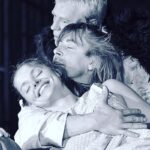 Elizaveta Boyarskaya Instagram - Кама Миронович Гинкас! 80 лет! Ура!!! С Юбилеем!!! Никогда не забуду Ваш звонок: «Лиза, здравствуйте, Кама Гинкас беспокоит. Скажите, как Вы относитесь у Лескову? И что думаете о том, чтобы сыграть Катерину Львовну?». Теперь я счастлива приезжать и быть , пусть только на вечер, частью изумительной труппы МТЮЗа и играть в спектакле «Леди Макбет нашего уезда». Это большая честь и радость. Здоровья!!! Здоровья !!! Здоровья!!!Вдохновения!!! Планов и свершений! #камагинкас #юбилей #режиссер #мтюз #учениктовстоногова #ледимакбетнашегоуезда #лесков