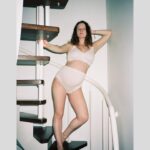 Elizaveta Gyrdymova Instagram - Женщины, я вас уважаю и люблю (и себя заодно с вами) С праздником❤️ Подарочек от меня - новая песня, она уже ждёт на всех платформах, ссылка в био