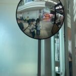 Elizaveta Ivantsiv Instagram - Что-то на вайбовом, еле уловимом. Настроение зависит от такого огромного количества нюансов. Уметь их отслеживать, а еще и корректировать, это целая наука, пожалуй. Скажу слово, которое сейчас очень часто и достаточно пошло говорят, но это та самая осознанность. Не в том смысле, что ты вдруг задышала всем, что еще вчера для дыхания не предназначалось, а в самом его основном смысле. Ты замечаешь. Обращаешь внимание. Ловишь причинно-следственную. И деликаааааааатно, нееееееежно перемещаешь фокус внимания на то, что тебя созидает и восстанавливает, а не разрушает. Чтобы было красиво внутри, неплохо бы обеспечить себе красиво снаружи. У каждого своя красота, так что только вам известно, что вы хотите видеть, открывая глаза: любимую голубую вазочку, винтажную лампу с блошки, рисунок, или даже коллаж из любимых картинок, цветок в углу (живи, любимый, живииииии) или пушистую жёпь кота. Но то, что вам красиво, не должно быть только в музее. Пусть оно будет рядышком. Это не панацея от всех бед, но приятный пластырек на грусть❤️