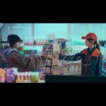 Ella Chen Jia Hua Instagram - 【南方的月亮】 獻給每一位為了生活和夢想而努力的人 當你漂泊在異鄉 感到迷失方向時 家 永遠是你生命中 最安穩的指引 當黑夜吞噬希望 別忘了抬頭看 前方總會有〈南方的月亮〉 為你照亮前行的路 Ella陳嘉樺 × 陳意涵 @chenyihan1112 雙女主黃金陣容 首次聯手共演MV 🔗MV及收聽連結在限動 #南方的月亮 #往北的那條路上 #Ella陳嘉樺二專 #回家 #團圓 #過年 #春節