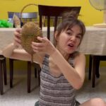 Ella Chen Jia Hua Instagram - 回到馬來西亞就是要吃榴蓮！ 自己的榴蓮自己開 #要過年囉 #放假囉 #吃起來
