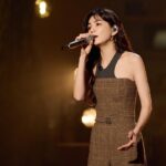 Ella Chen Jia Hua Instagram - 《30啊》送給大家❤️ 時光音樂會Live版：https://youtu.be/JmxGS7dG3cA?si=9EAoAhXuRZ67qQ10 是有一些心願還忘不掉 年復一年的伴蠟燭繞啊繞 夢依然在路上 路卻模糊了 還是人總好逸惡勞 哎呀哎呀 真的老了嗎 哎呀哎呀 覺得累了嗎 抱緊身邊的他 幸福一個家 把夢釀成醬醋茶 莫忘那些初衷啊 沸騰青春血液 為自己高歌吧 人生才30啊 如圓舞曲的步伐 轉個身後再繼續吧 #30歲時寫的一首歌 #時光音樂會