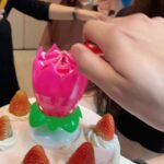 Ella Chen Jia Hua Instagram - 謝謝大家的生日祝福 今年切了好多次蛋糕 被你們滿滿的愛包圍 是多麼的幸福與美好 今天要繼續乘風錄製 跟各位姐姐們一起過啦 感謝我永遠的好姐妹 知道我今天要工作 特地提早幫我慶生 還有風沙星辰 永遠相伴的你們 從機場 到酒店 再到機場 再到酒店出發宿舍 各種的創意慶生儀式 謝謝你們無比的貼心 祝願大家 健康平安 開心的活著 Love you all ❤️ PS: 影片開聲音，聽我老婆爽朗的笑聲😆
