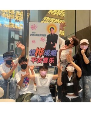 Ella Chen Jia Hua Instagram - 謝謝大家的生日祝福
今年切了好多次蛋糕
被你們滿滿的愛包圍
是多麼的幸福與美好
今天要繼續乘風錄製
跟各位姐姐們一起過啦

感謝我永遠的好姐妹
知道我今天要工作
特地提早幫我慶生
還有風沙星辰 永遠相伴的你們
從機場 到酒店 再到機場
再到酒店出發宿舍
各種的創意慶生儀式
謝謝你們無比的貼心

祝願大家
健康平安 開心的活著
Love you all ❤️

PS: 影片開聲音，聽我老婆爽朗的笑聲😆