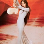 Ella Chen Jia Hua Instagram - ～勁編 夏季將至！ 解接演繹如風一般的自由美好 展現溫柔與強韌共生的女子力 和ROBINMAY一起 馳放你的靈魂，做個時髦的行走發光體！ #ROBINMAY @robinmay_tw