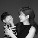 Ella Chen Jia Hua Instagram - 「人生有很多的困難，要勇敢地去面對， 一旦面對它，它就不會是困難的事， 一旦解決它，它就不再是個問題。 」 感謝張清芳芳姐與Cindy Chao邀請參與「一五一十 讓愛聚首」慈善攝影，讓我跟勁寶留下珍貴的記憶，我希望在他成長的過程中，有機會參與公益活動，讓他成為勇敢、善良的人。 慈善攝影從6月14日起至6月28日在光點台北2樓展出，而我身上配戴的慈善藝術珠寶也同步在晶華酒店2樓的CINDY CHAO藝術珠寶典藏館展出, 其珠寶的拍賣所得將用於孩童醫療急難救助。邀請你一起來觀展，為孩童伸出溫暖的手，點亮他們的未來。 Ps: 三年前拍的照片，當時勁寶還不到3歲，時間過好快啊 #1510Charity #1510CharityExhibition #1510CharityArtJewel #cindychao @1510.charity