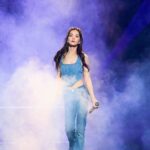 Ella Chen Jia Hua Instagram - 限量辣版，即將絕版 一起蹦起來 週末愉快！ #來個蹦蹦
