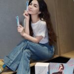 Ella Chen Jia Hua Instagram - 去水腫，解接真的很需要！ 還好有ZENSO幫幫 最近行程滿滿，而我這個人睡眠不足就容易水腫，還好有Kuro Mizu幫我促進全身代謝，維持狀態！夏天要來了 ，一起來養成吃醋的好習慣💙 #輕鬆吃醋show自信 #百年精釀黑醋 @zensofficialmy @welloustaiwan_official
